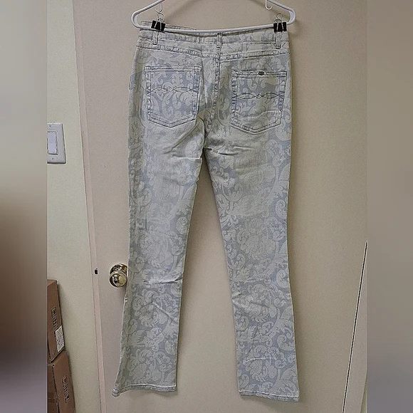 Jean - Picture 3 of 6